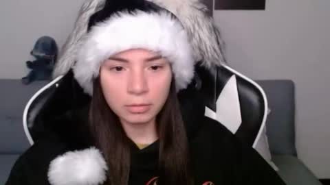 Snapshot of wolfs_daughter chatting on December 2, 3:15 am Alex online show from December 2, 3:15 am