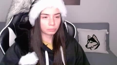 Snapshot of wolfs_daughter chatting on December 3, 2:14 am Alex online show from December 3, 2:14 am