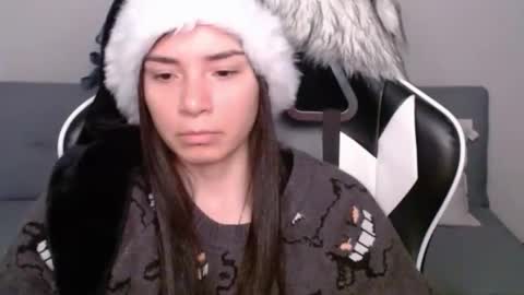 Snapshot of wolfs_daughter chatting on December 5, 2:53 am Alex online show from December 5, 2:53 am