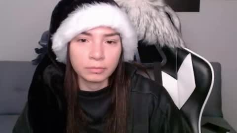 Snapshot of wolfs_daughter chatting on December 9, 2:24 am Alex online show from December 9, 2:24 am