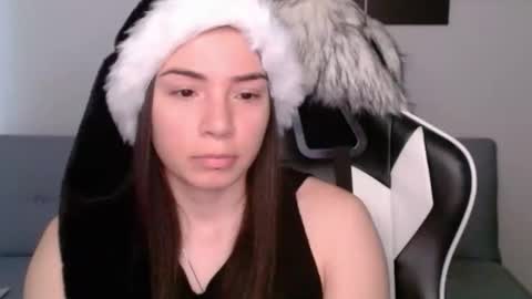 Snapshot of wolfs_daughter chatting on December 10, 9:43 pm Alex online show from December 10, 9:43 pm