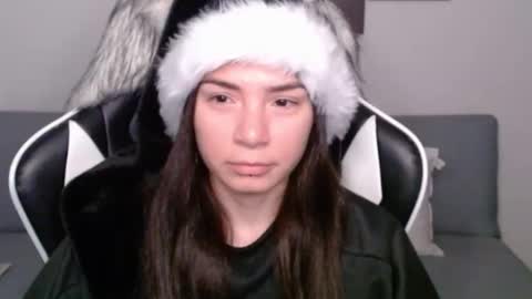 Snapshot of wolfs_daughter chatting on December 12, 2:26 am Alex online show from December 12, 2:26 am