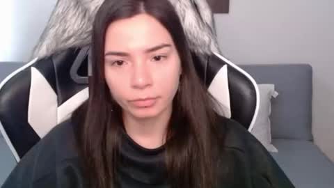 Snapshot of wolfs_daughter chatting on December 12, 7:04 pm Alex online show from December 12, 7:04 pm