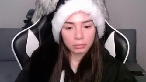 Snapshot of wolfs_daughter chatting on December 15, 3:24 am Alex online show from December 15, 3:24 am