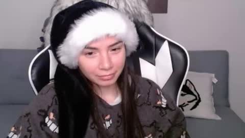 Snapshot of wolfs_daughter chatting on December 16, 4:02 am Alex online show from December 16, 4:02 am