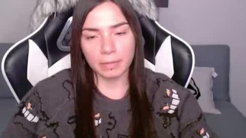 Snapshot of wolfs_daughter chatting on December 18, 2:53 am Alex online show from December 18, 2:53 am