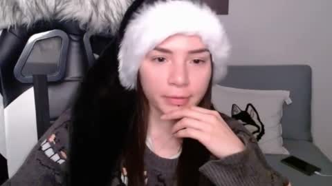 Snapshot of wolfs_daughter chatting on December 20, 3:03 am Alex online show from December 20, 3:03 am