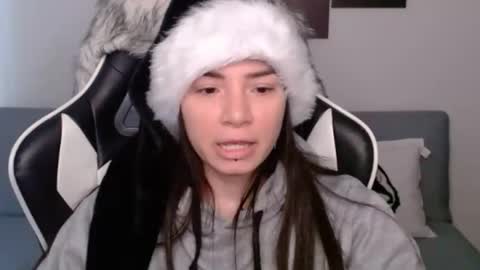 Snapshot of wolfs_daughter chatting on December 22, 9:20 pm Alex online show from December 22, 9:20 pm