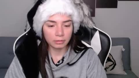 Snapshot of wolfs_daughter chatting on December 23, 3:18 am Alex online show from December 23, 3:18 am