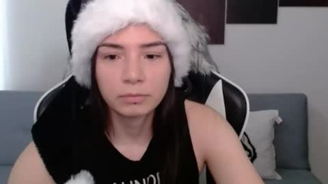 Snapshot of wolfs_daughter chatting on December 25, 7:34 pm Alex online show from December 25, 7:34 pm