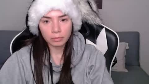 Snapshot of wolfs_daughter chatting on December 28, 3:37 am Alex online show from December 28, 3:37 am