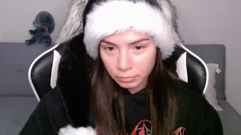 Snapshot of wolfs_daughter chatting on January 1, 2:19 am Alex online show from January 1, 2:19 am