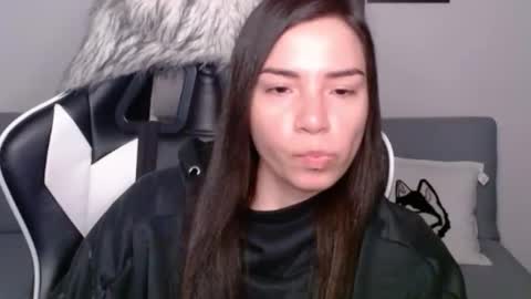 Snapshot of wolfs_daughter chatting on January 2, 1:27 am Alex online show from January 2, 1:27 am