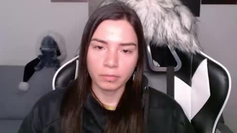 Snapshot of wolfs_daughter chatting on January 3, 3:05 am Alex online show from January 3, 3:05 am