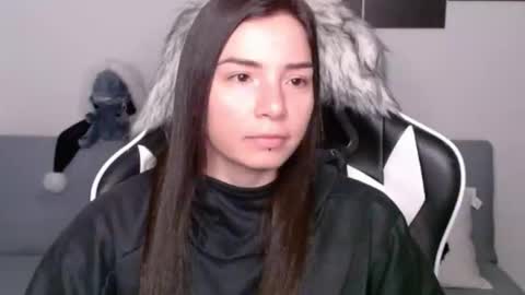 Snapshot of wolfs_daughter chatting on January 5, 3:11 am Alex online show from January 5, 3:11 am