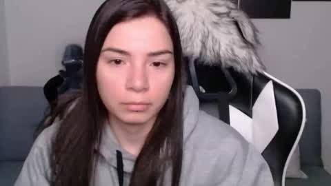 Snapshot of wolfs_daughter chatting on January 6, 2:15 am Alex online show from January 6, 2:15 am