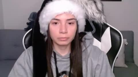 Snapshot of wolfs_daughter chatting on January 7, 2:53 am Alex online show from January 7, 2:53 am