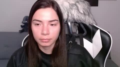 Snapshot of wolfs_daughter chatting on January 20, 2:43 am Alex online show from January 20, 2:43 am