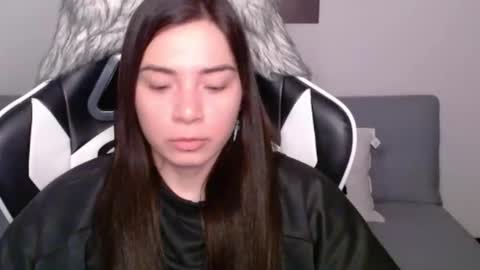 Snapshot of wolfs_daughter chatting on January 25, 2:26 am Alex online show from January 25, 2:26 am