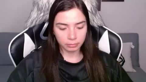 Snapshot of wolfs_daughter chatting on January 27, 2:42 am Alex online show from January 27, 2:42 am