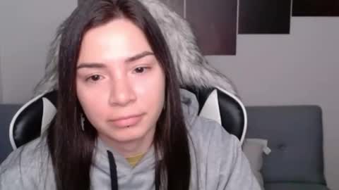 Snapshot of wolfs_daughter chatting on February 1, 3:19 am Alex online show from February 1, 3:19 am