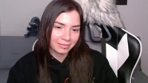 Snapshot of wolfs_daughter chatting on February 6, 3:59 am Alex online show from February 6, 3:59 am