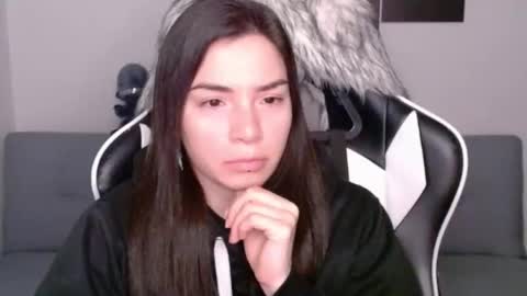 Snapshot of wolfs_daughter chatting on February 14, 4:04 am Alex online show from February 14, 4:04 am