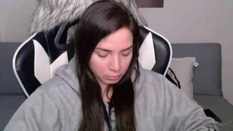 Snapshot of wolfs_daughter chatting on February 20, 2:18 am Alex online show from February 20, 2:18 am