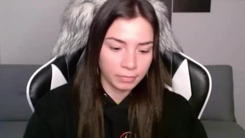 Snapshot of wolfs_daughter chatting on February 25, 4:57 am Alex online show from February 25, 4:57 am