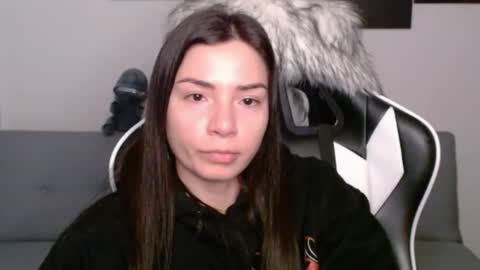 Snapshot of wolfs_daughter chatting on February 26, 1:43 am Alex online show from February 26, 1:43 am