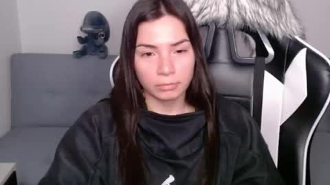 Snapshot of wolfs_daughter chatting on February 27, 2:10 am Alex online show from February 27, 2:10 am