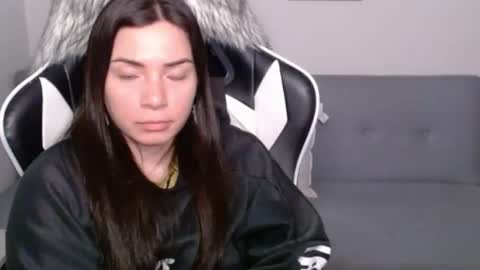 Snapshot of wolfs_daughter chatting on February 28, 2:09 am Alex online show from February 28, 2:09 am