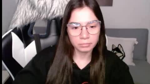 Snapshot of wolfs_daughter chatting on September 18, 2:35 am Alex online show from September 18, 2:35 am