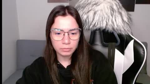 Snapshot of wolfs_daughter chatting on September 19, 2:57 am Alex online show from September 19, 2:57 am