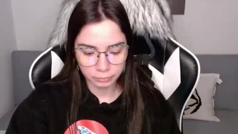 Snapshot of wolfs_daughter chatting on September 23, 2:47 am Alex online show from September 23, 2:47 am