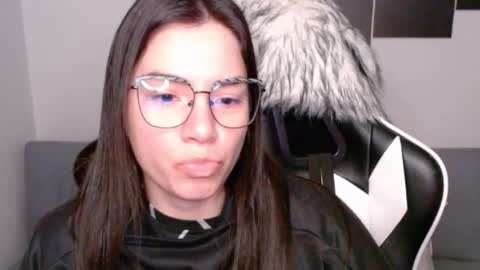 Snapshot of wolfs_daughter chatting on September 24, 2:15 am Alex online show from September 24, 2:15 am