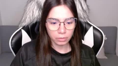 Snapshot of wolfs_daughter chatting on October 9, 3:15 am Alex online show from October 9, 3:15 am