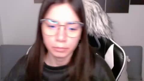 Snapshot of wolfs_daughter chatting on October 10, 3:27 am Alex online show from October 10, 3:27 am