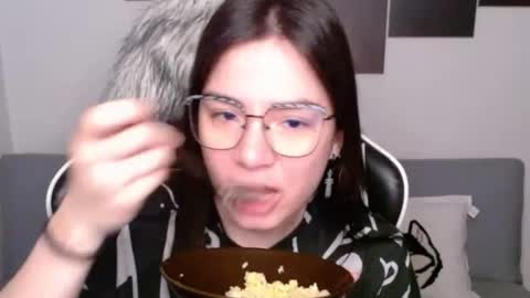 Snapshot of wolfs_daughter chatting on October 11, 2:44 am Alex online show from October 11, 2:44 am