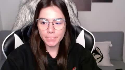 Snapshot of wolfs_daughter chatting on October 14, 2:12 am Alex online show from October 14, 2:12 am