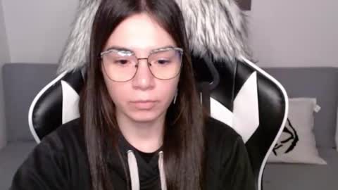 Snapshot of wolfs_daughter chatting on October 23, 3:17 am Alex online show from October 23, 3:17 am