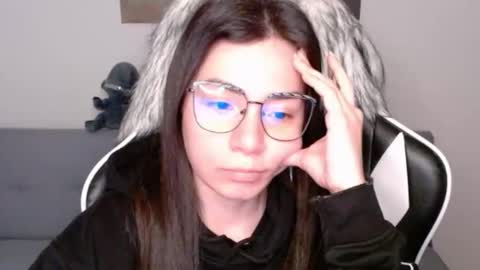 Snapshot of wolfs_daughter chatting on November 5, 3:39 am Alex online show from November 5, 3:39 am