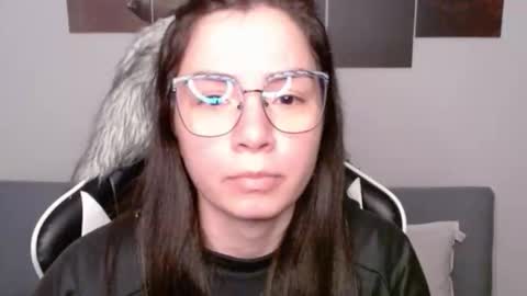 Snapshot of wolfs_daughter chatting on November 9, 2:10 am Alex online show from November 9, 2:10 am