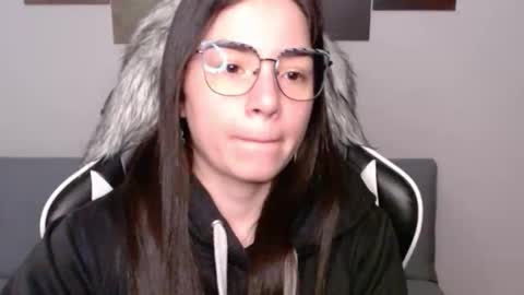 Snapshot of wolfs_daughter chatting on November 12, 2:56 am Alex online show from November 12, 2:56 am