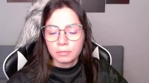 Snapshot of wolfs_daughter chatting on November 15, 1:36 am Alex online show from November 15, 1:36 am