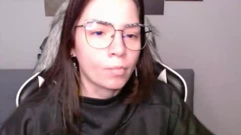 Snapshot of wolfs_daughter chatting on November 17, 2:50 am Alex online show from November 17, 2:50 am