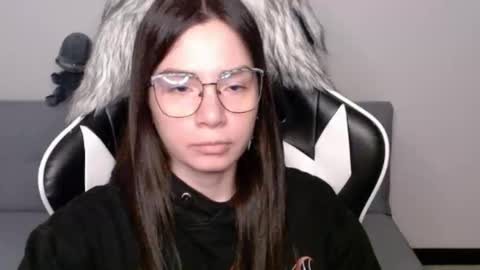 Snapshot of wolfs_daughter chatting on November 20, 2:56 am Alex online show from November 20, 2:56 am