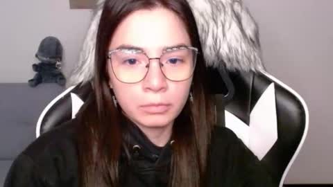 Snapshot of wolfs_daughter chatting on November 21, 3:05 am Alex online show from November 21, 3:05 am