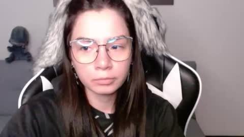 Snapshot of wolfs_daughter chatting on November 27, 3:30 am Alex online show from November 27, 3:30 am