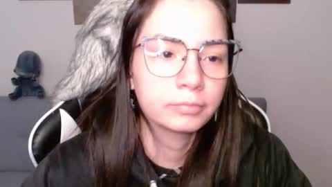 Snapshot of wolfs_daughter chatting on November 28, 2:14 am Alex online show from November 28, 2:14 am